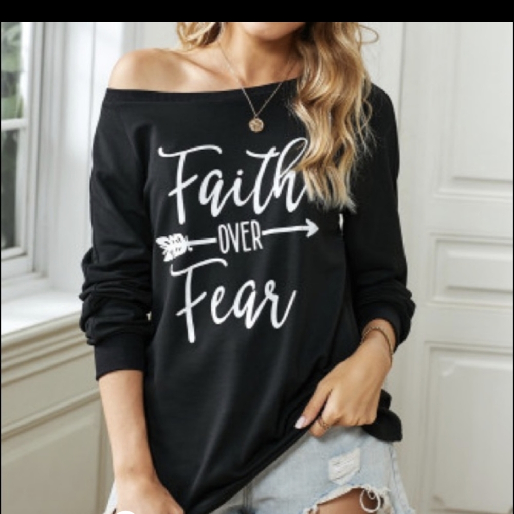 Black pullover sweat shirt